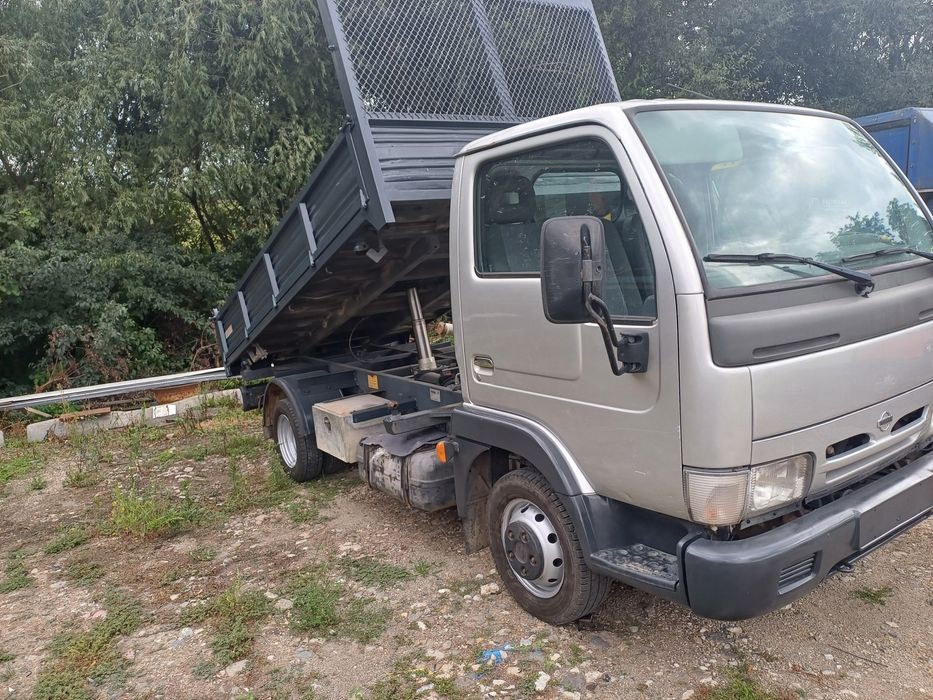 Vând Nissan Cabstar basculabil 3 parti.