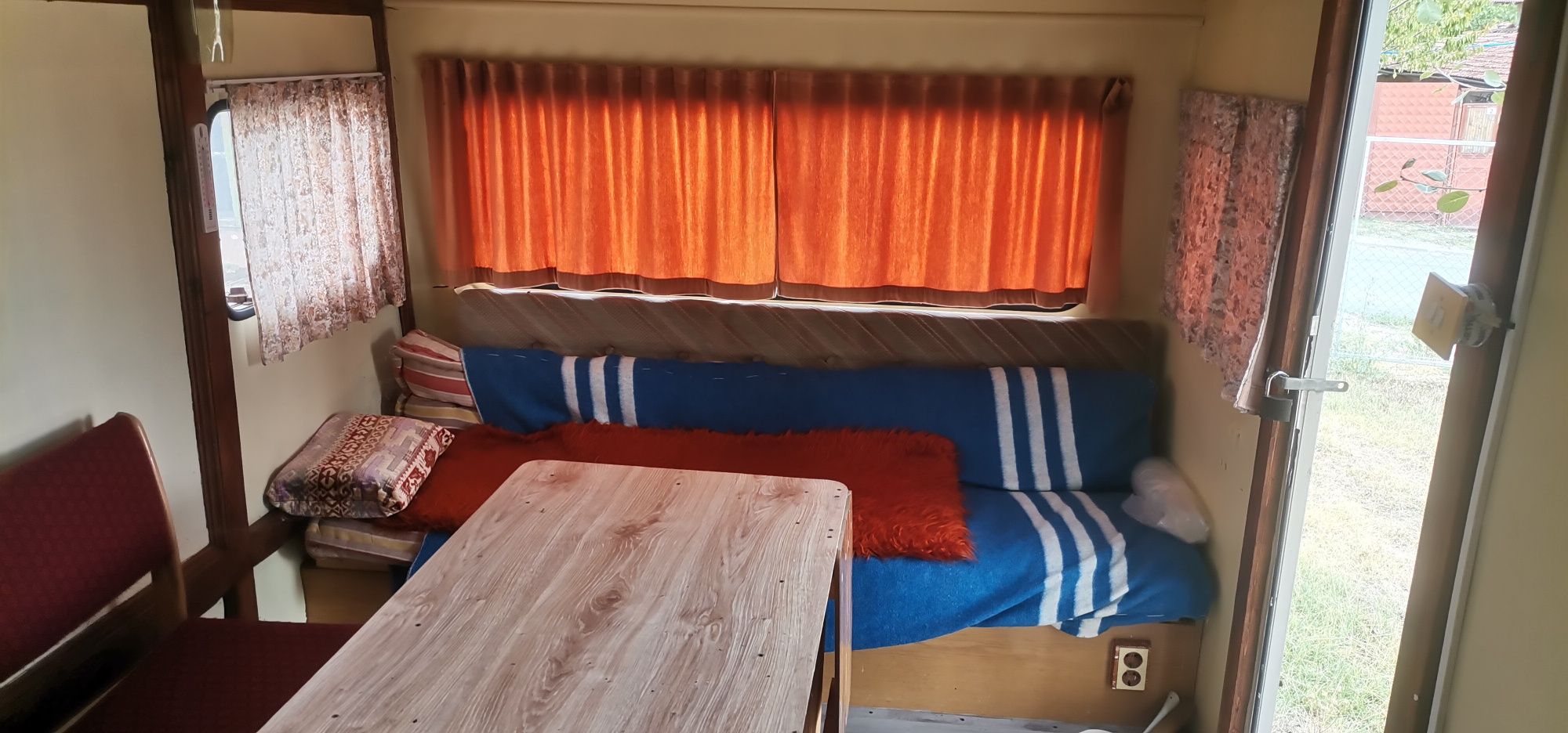 Каравана за стационарно ползване