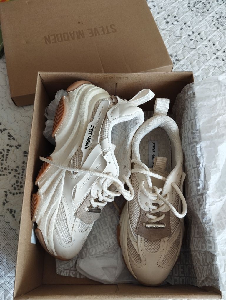 Steve Madden сникърси най-актуалният модел
