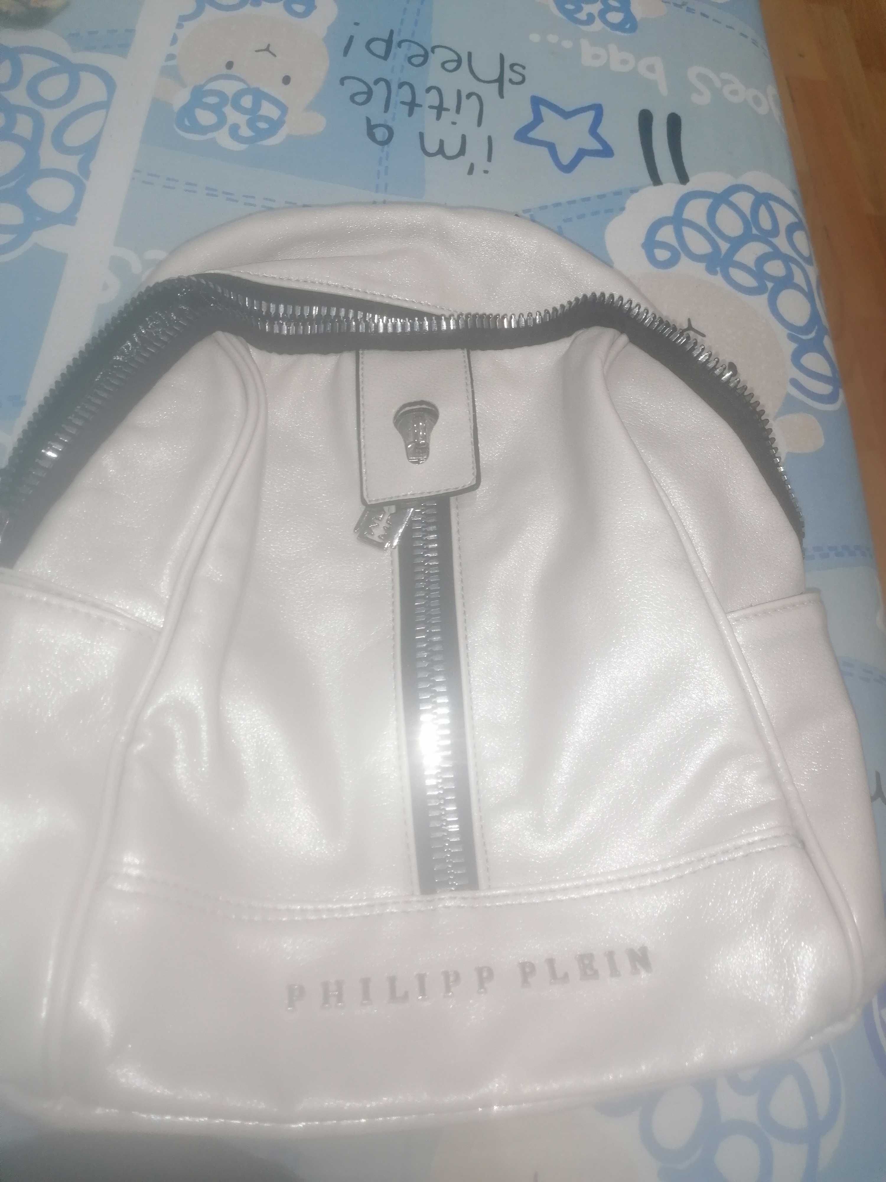 Продавам Раница на PHILIPS PLEIN използвана но запазена