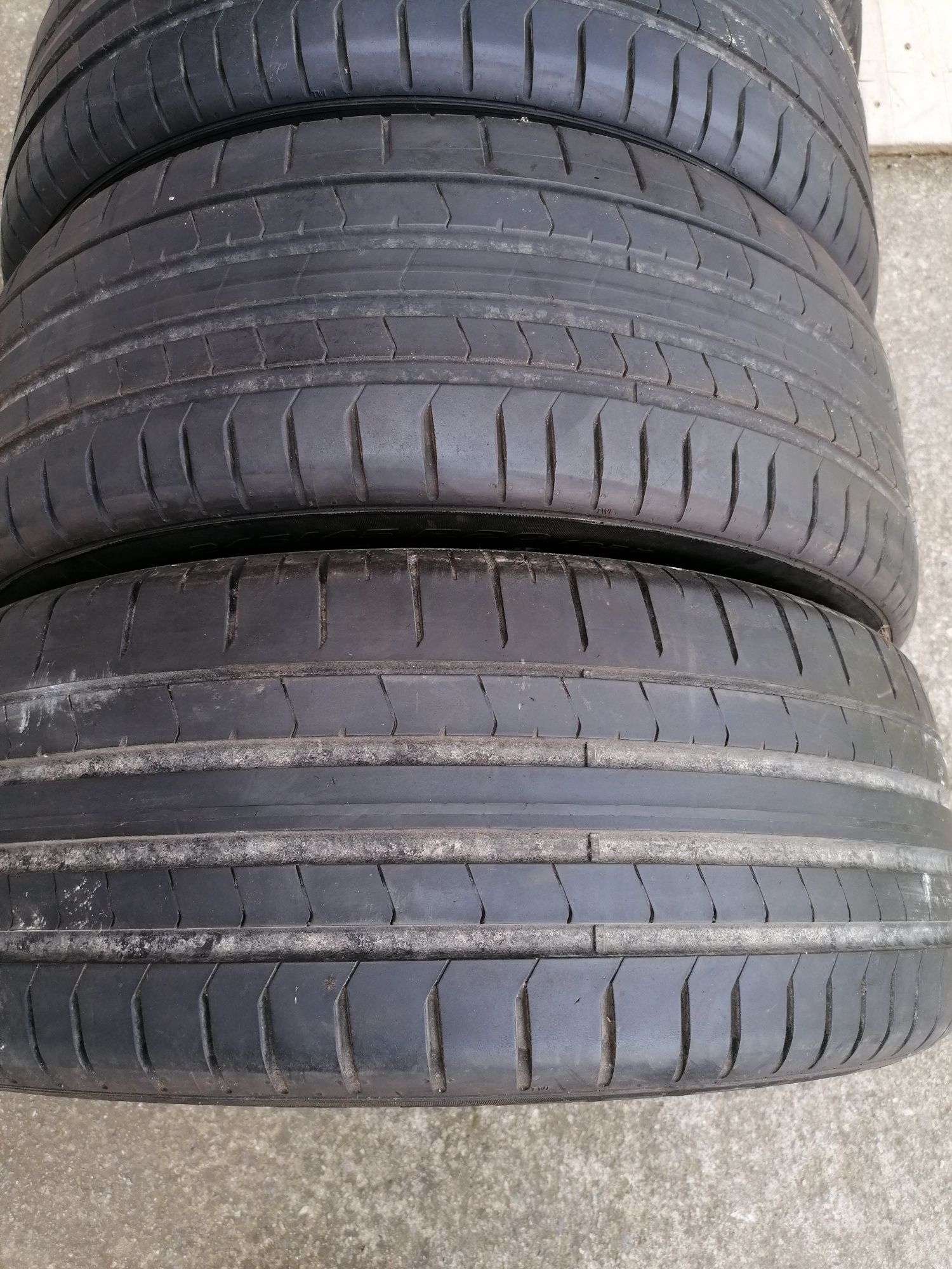 Vând 4 anvelope vară pirelli 245.45.20