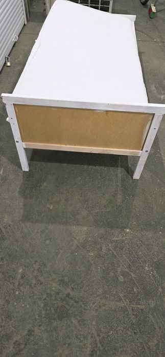 Pat singular Ikea cu somiera si saltea inclusa