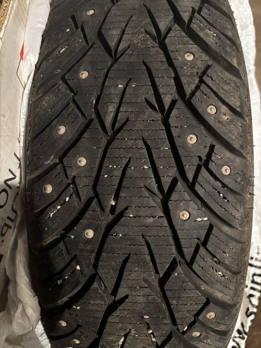 Шины зимние размер R 15. Шипованные.