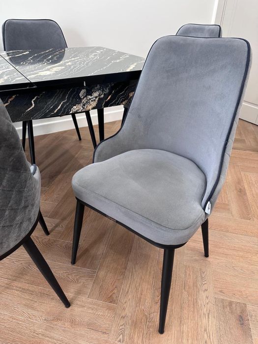 Стол с стульями 6 шт в отличном состоянии