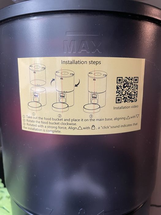 Dozator mancare pisici-caini