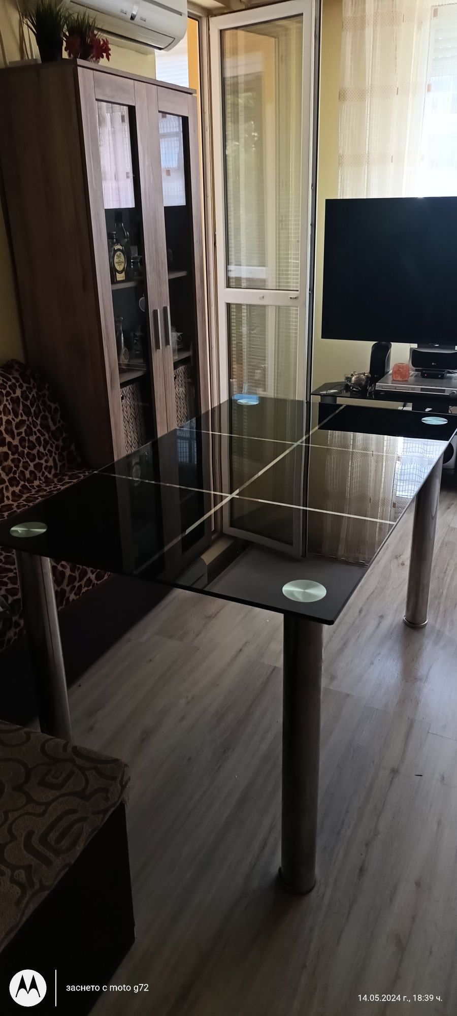 Трапезна стъклена маса