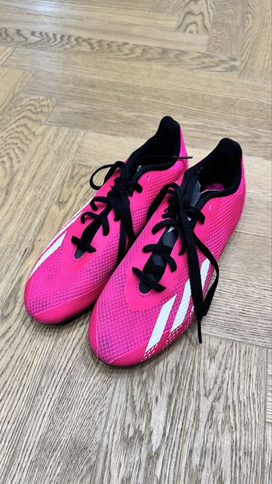 Футбольные бутсы Adidas с шипами