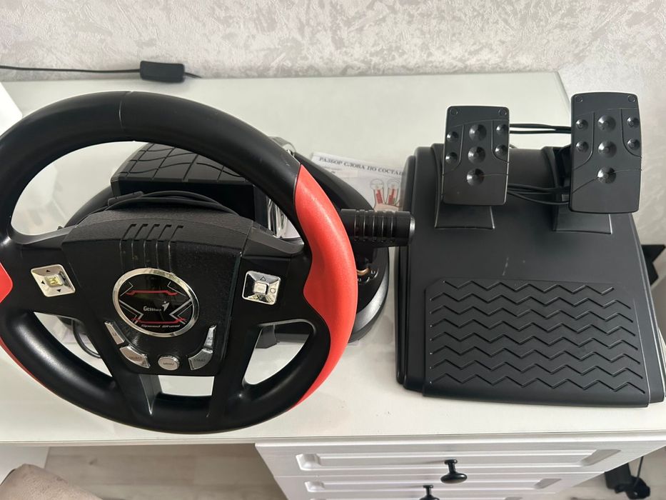 Игровой руль для компьютера