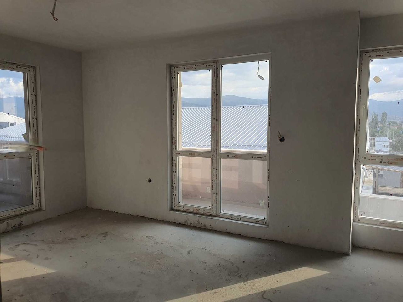 Продава се Двустаен апартамент в Пловдив, Коматевски възел - 69 кв.м за 1286 €/кв.м - Снимка #3