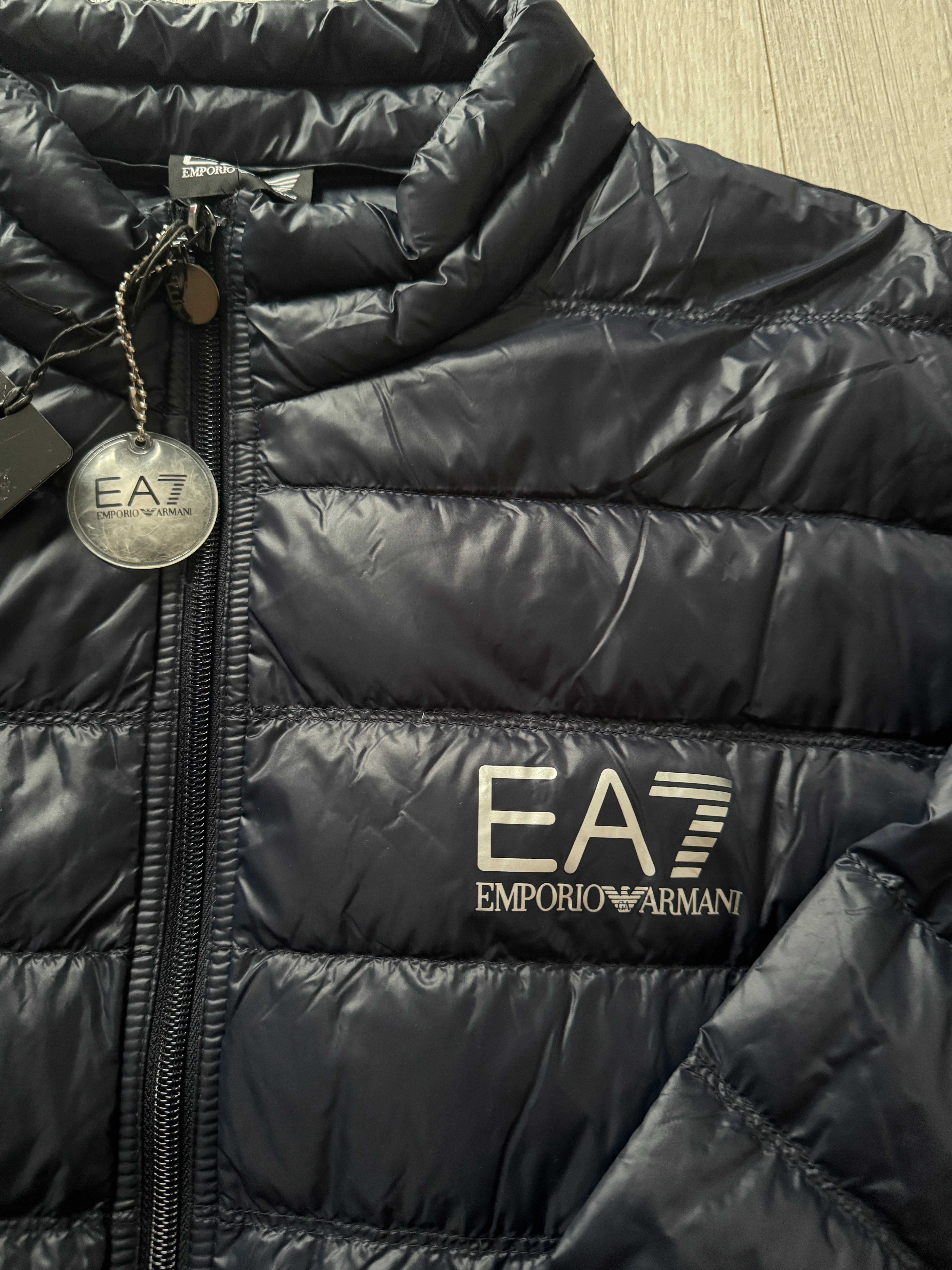 EA7 Emporio Armani Geacă