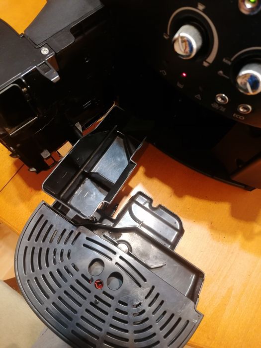 Кафеавтомат Delonghi Magnifica ESAM4000.B ECO