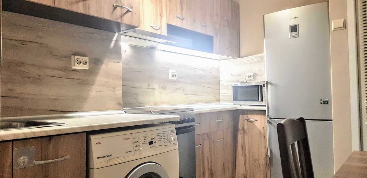 Дава се под наем Двустаен апартамент в Добрич, Център - 65 кв.м за 316.2 € - Снимка #3