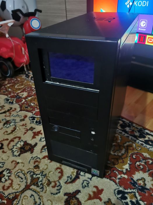 Vând 2 unități PC
