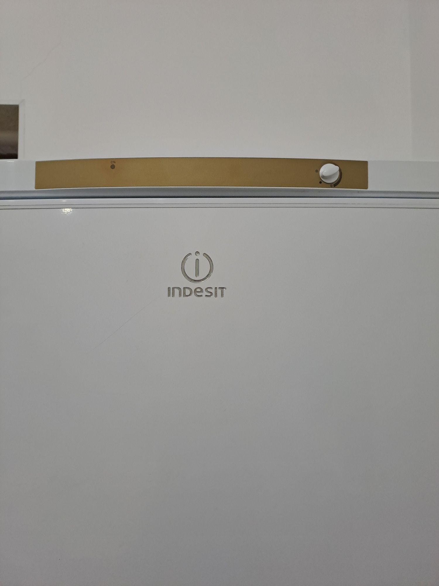 Холодильник Indesit