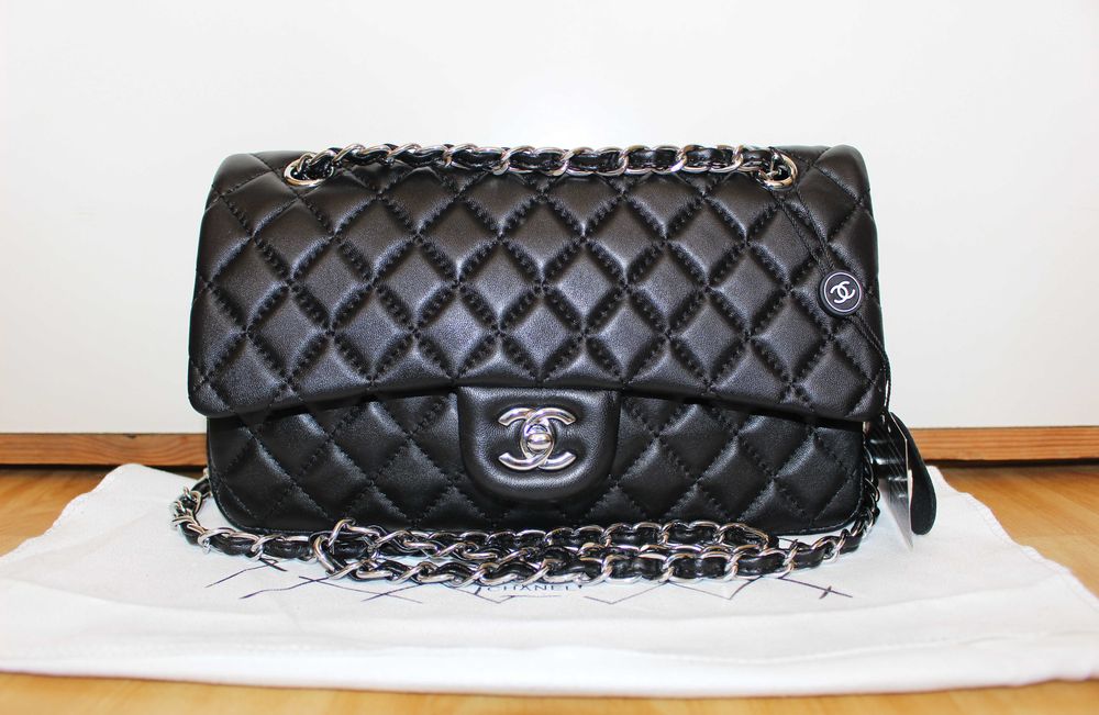 Дамската чанта Chanel Classic Flap