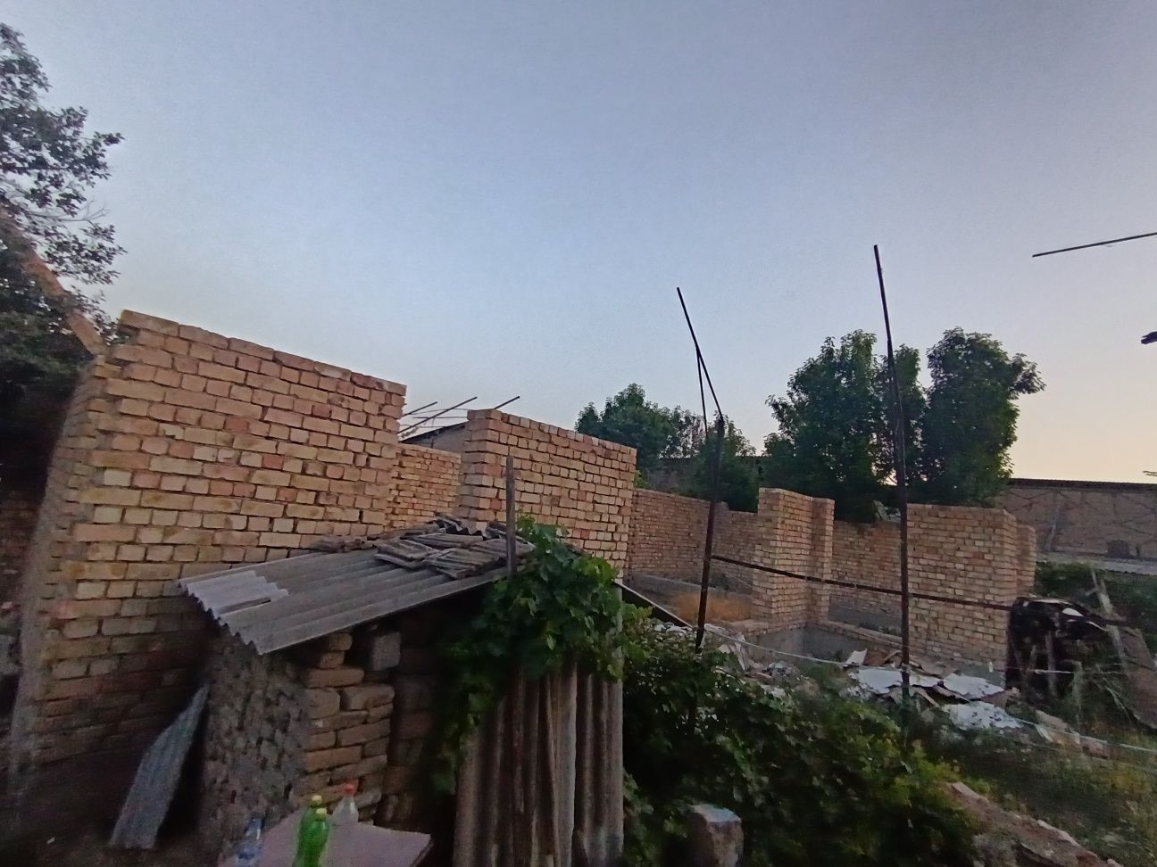Uy sotiladi 4 SOTIX Yangiyo'l shahrida (срочно)