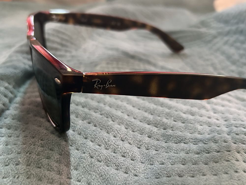 Очила Rayban не са ползвани