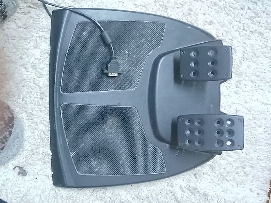 руль игровой с педалями