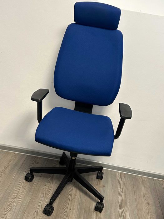 birou premium 140x140cm marca Techo cadru aluminiu blat pal alb