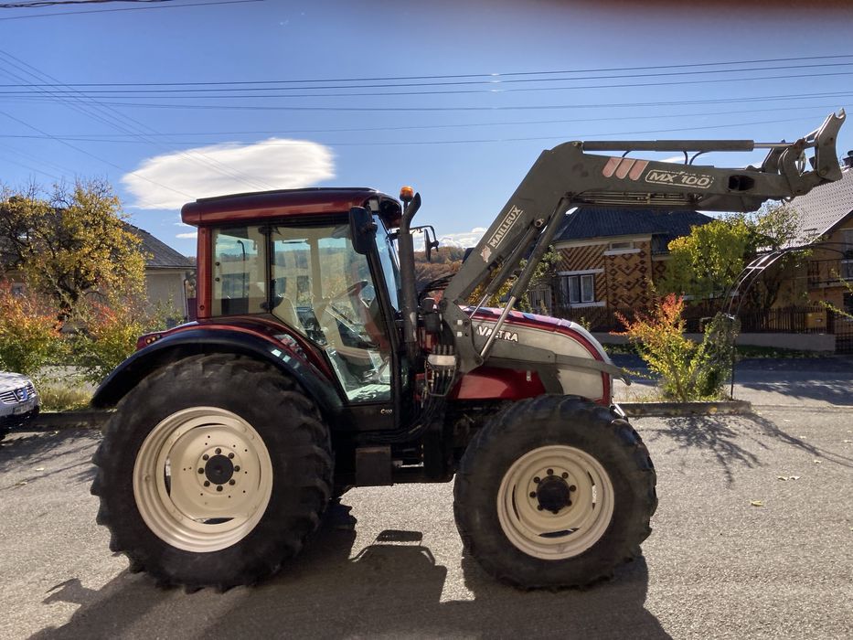 Tractor cu incarcator frontal Valtra