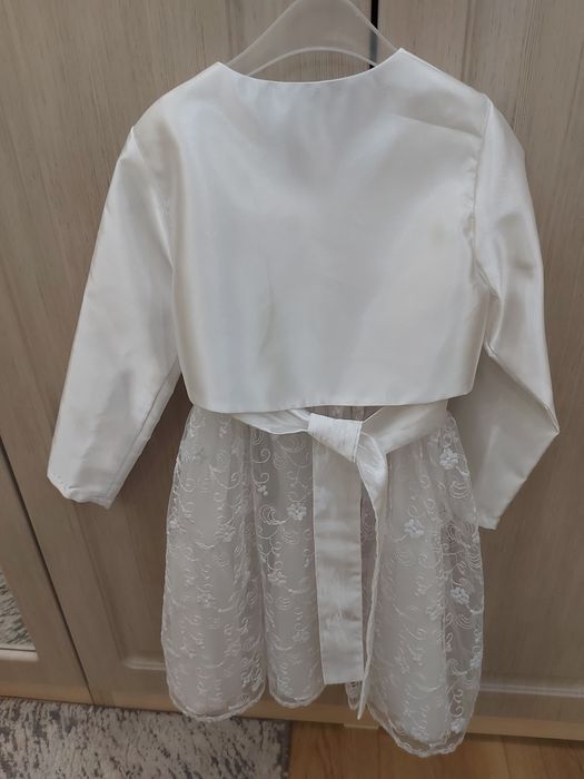 официална  бяла рокля 5-6г.