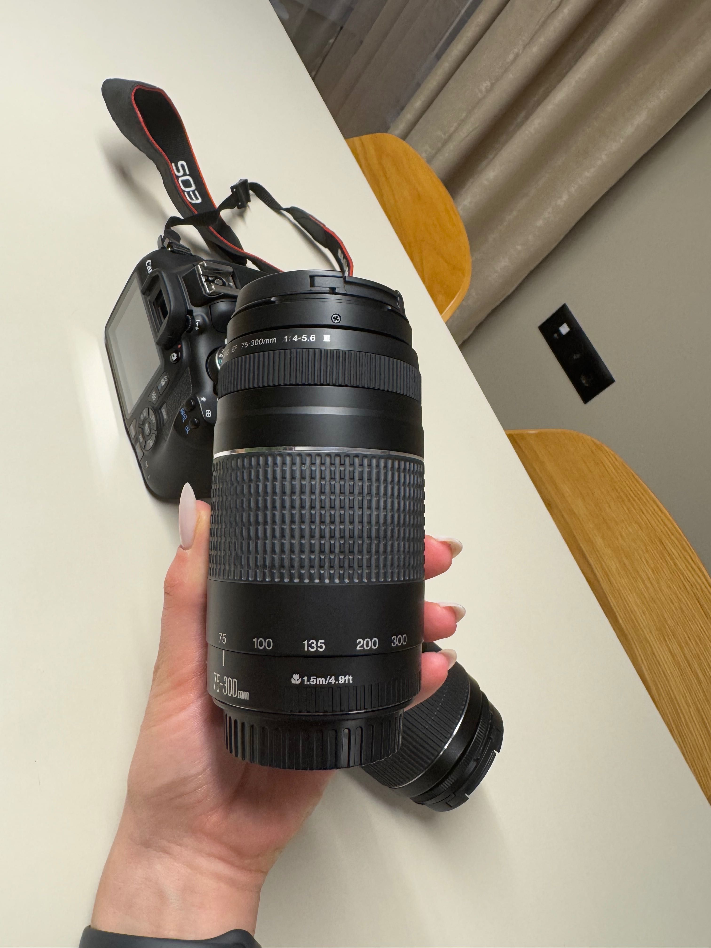 Canon EOS 2000D + Обектив EFs 18-55mm IS + Обектив EF 75-300