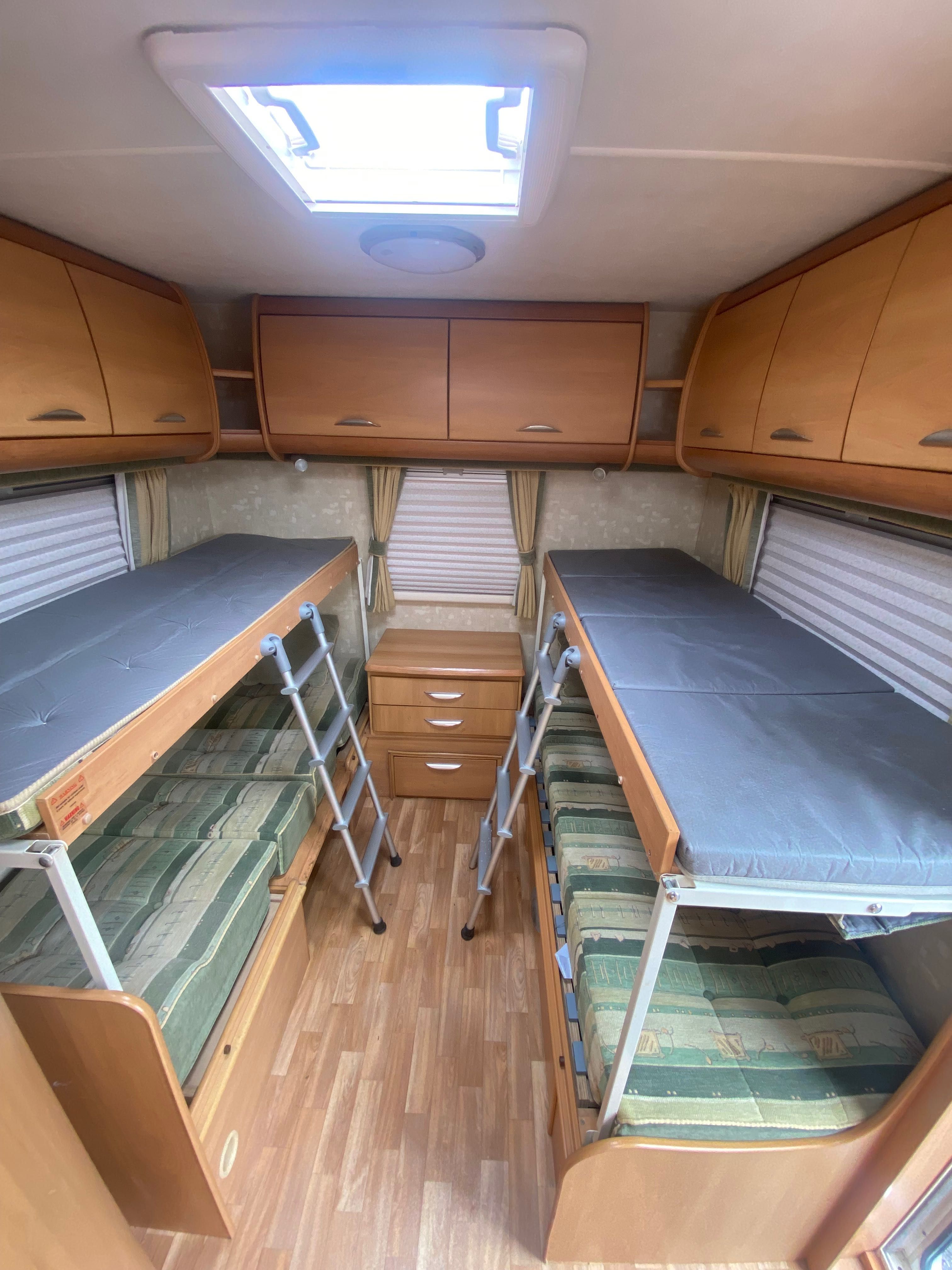 Каравана Swift Conqueror 650 Lux (2005) – 6-местна, напълно оборудвана