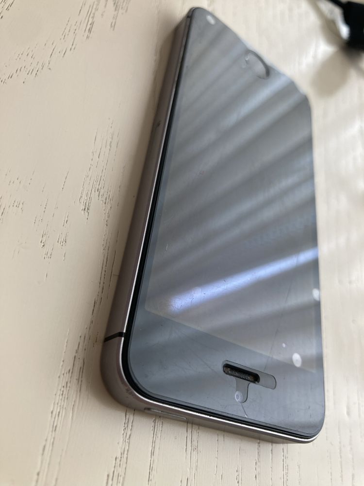 iPhone SE първа генерация 64GB