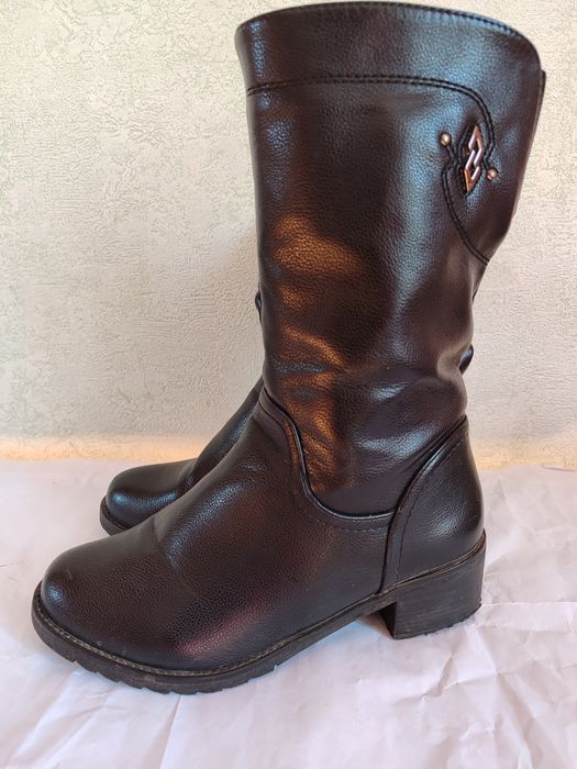 Продам Женские сапоги