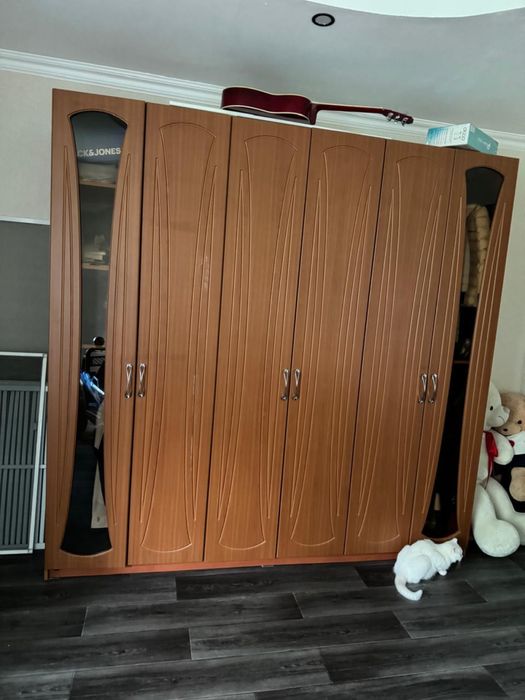 Отдаю шкаф бесплатно,самовывоз……