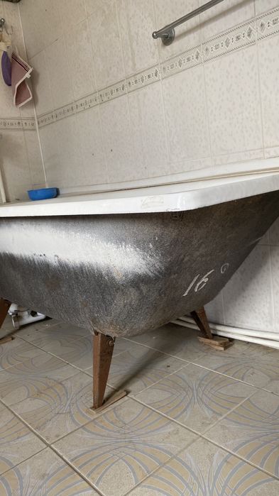 Ванна чугунная