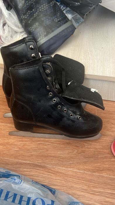 Продам коньки подростковый