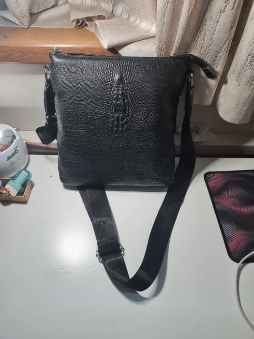 Мужская сумка через плечо из эко - кожи в отличном состоянии