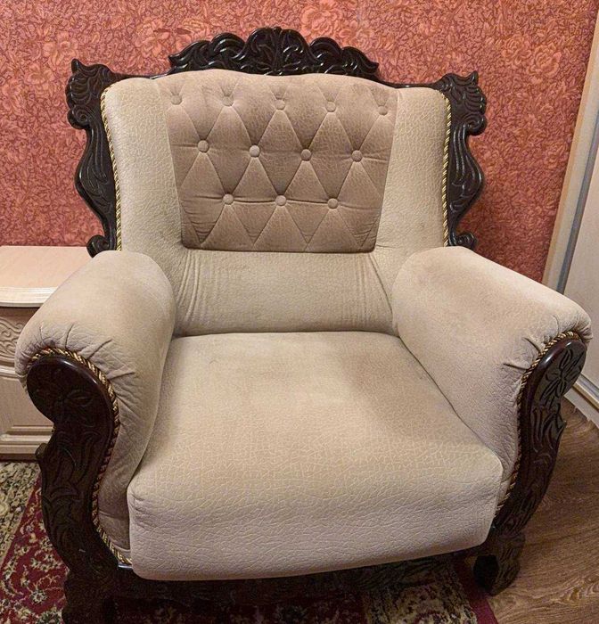 Мебель для гостиной и спальной.