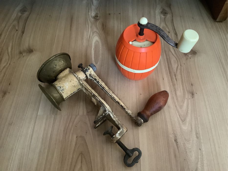 Vand vechi sticle suc, sufertas, masina mac