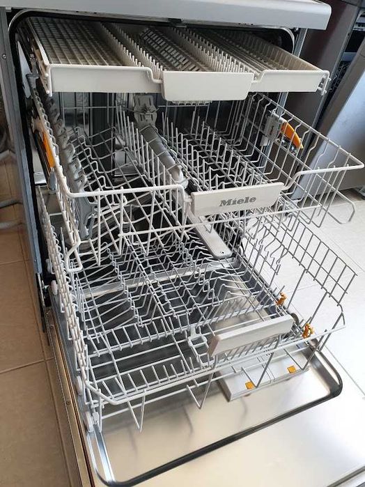 Инокс - Miele Съдомиялна - 14 Комплекта - Свободностояща - 60см