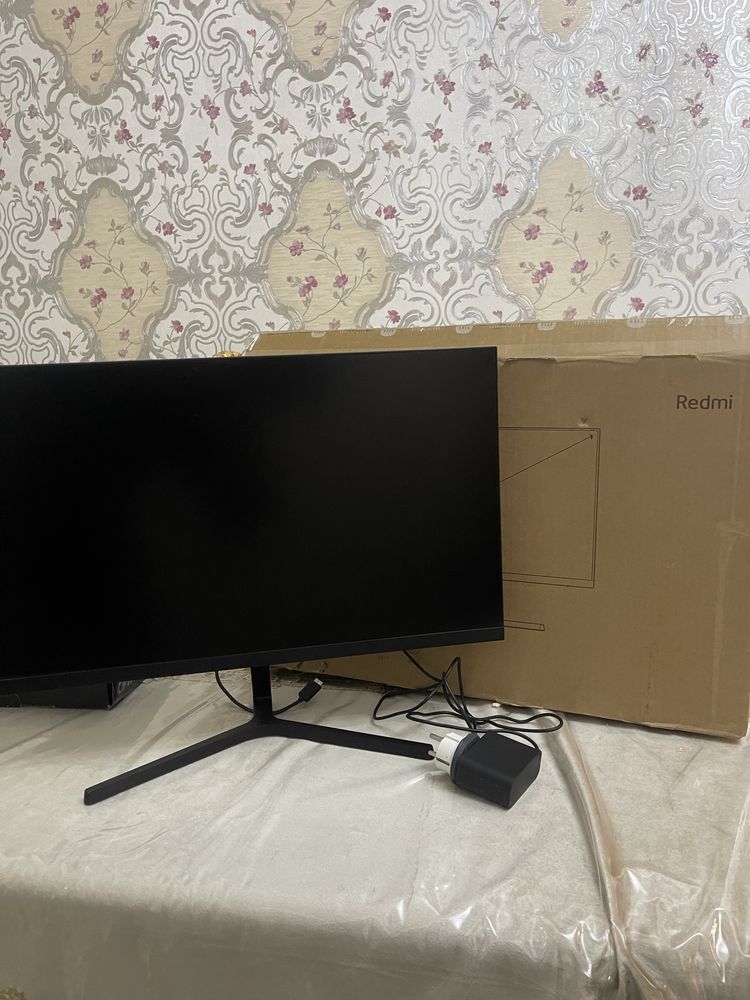 Manitor Redmi+klavyatura X7+Naushnik sotiladi xammasi orgenal.