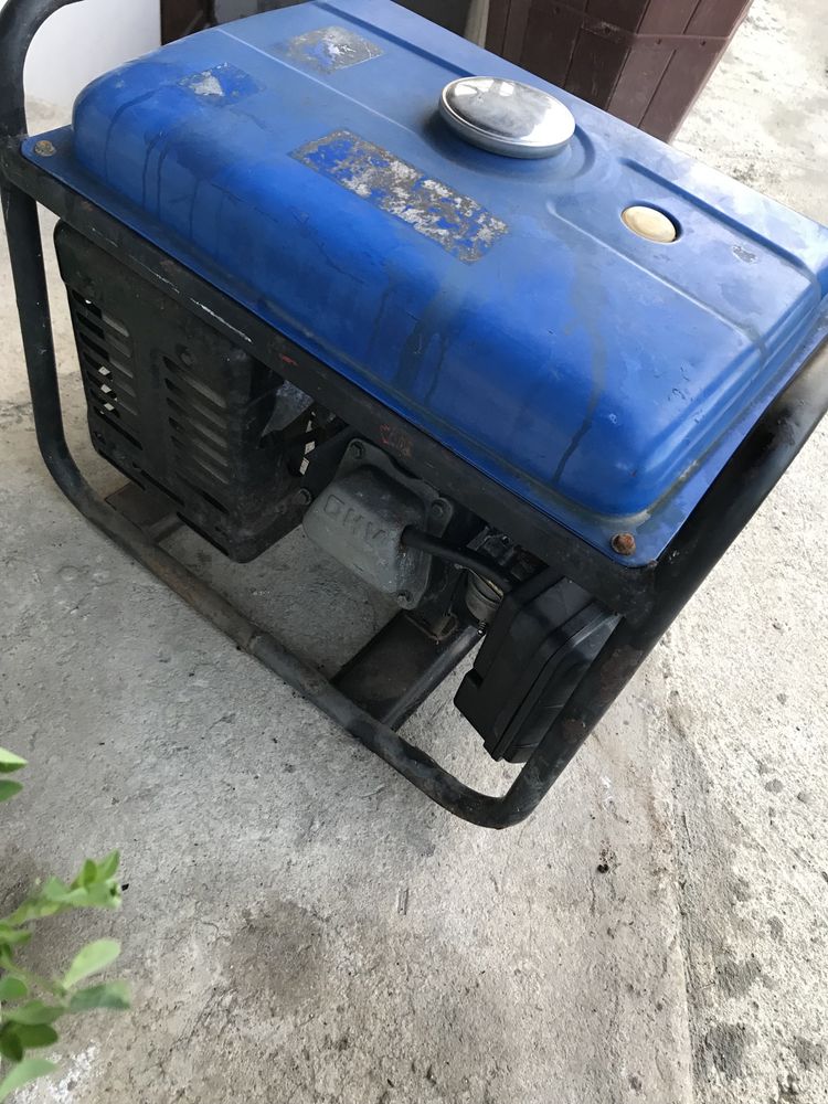 Generator curent  220v ,2000 w