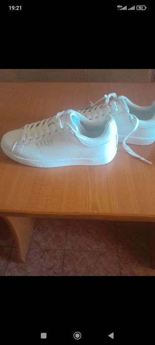 Vând adidași guess originali