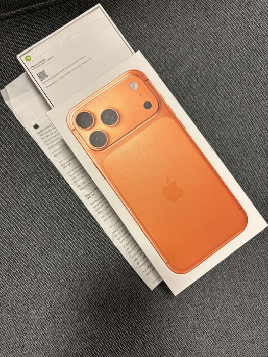 Apple iPhone 17 Pro Max 256GB Cosmic Orange ,Provenienta USA e-sim