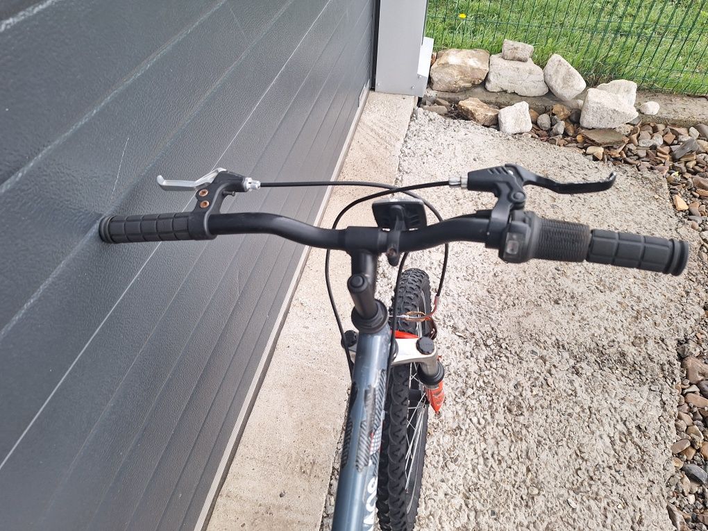 Bicicletă cu roti pe 20 pentru copii de peste 5-6 ani