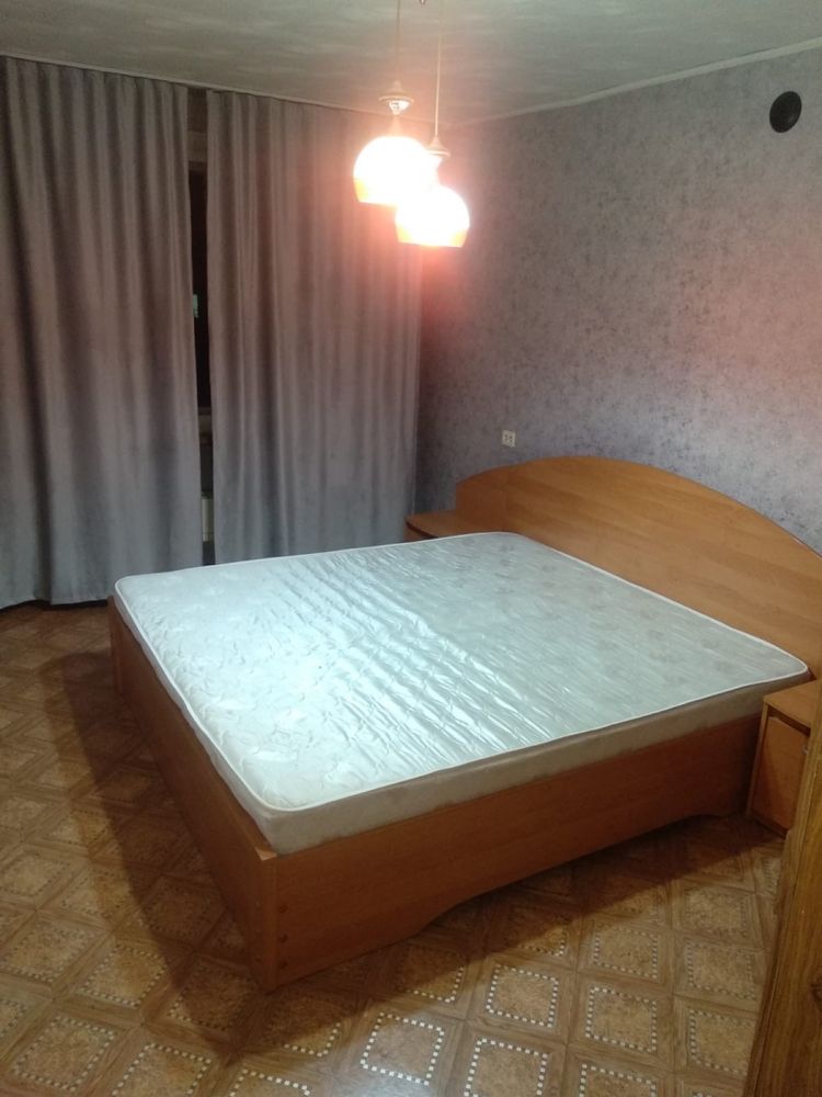 Продам двуспальную кровать
