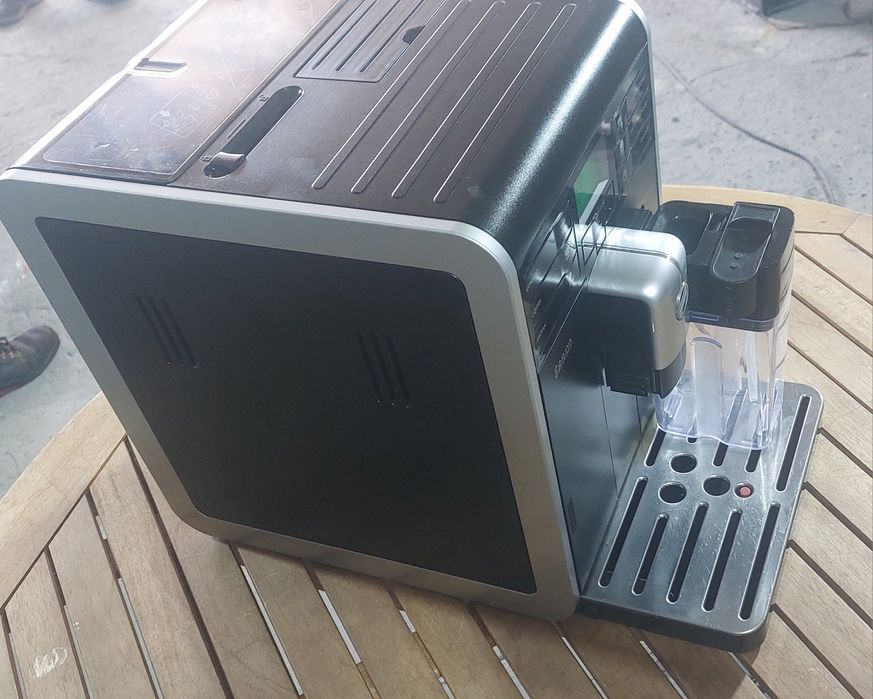 Saeco Moltio с каничка за мляко