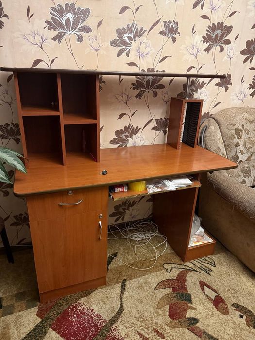 Стол компьютерный