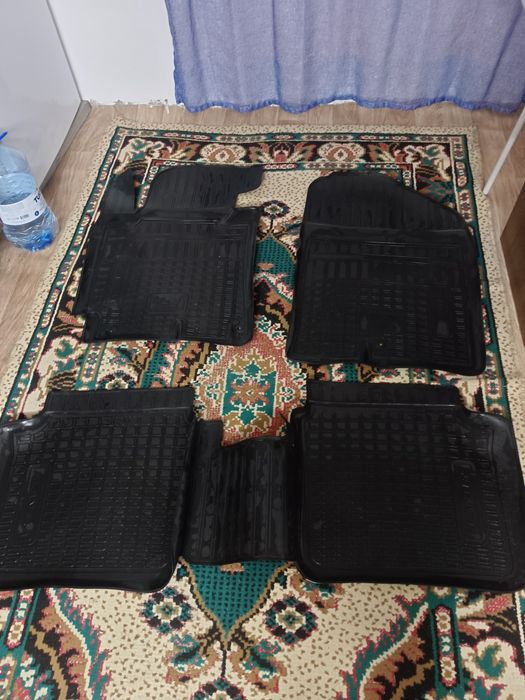 Хендай Элантра полики резиновый с  2013 по 2016года