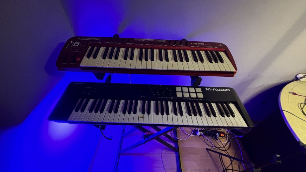 MIDI-клавиатура Behringer U-Control UMX490