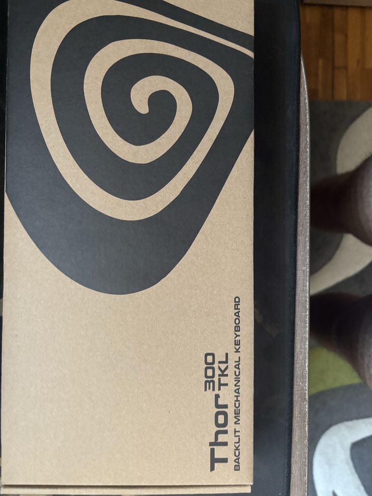 Здравейте продавам клавиятура genesis thor 300 tkl