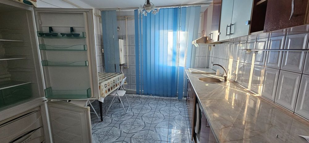 URA, strada Republicii,  2 camere decomandate , mobilat