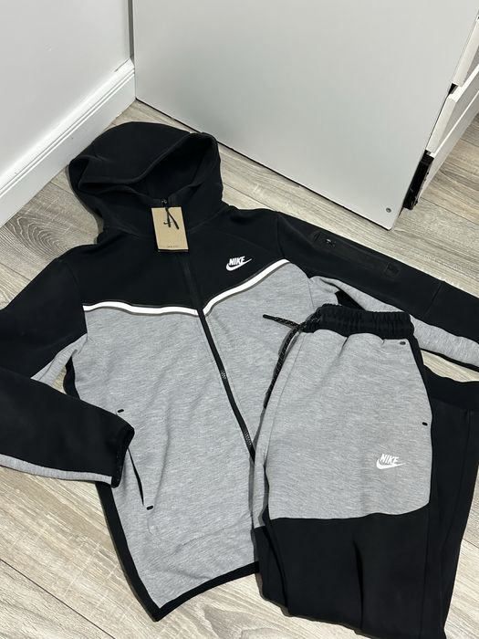Nike tech fleece .