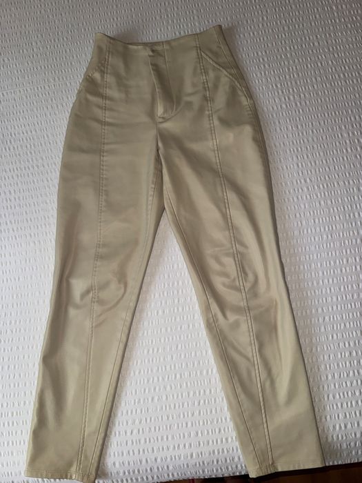 Pantaloni piele ecologica, Zara